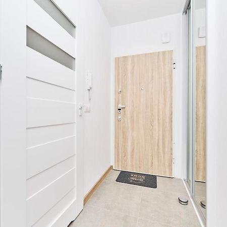 Apartment Wichrowa With Free Garage Wroclaw By Noclegi Renters Buitenkant foto