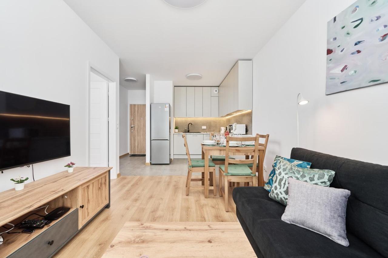 Apartment Wichrowa With Free Garage Wroclaw By Noclegi Renters Buitenkant foto