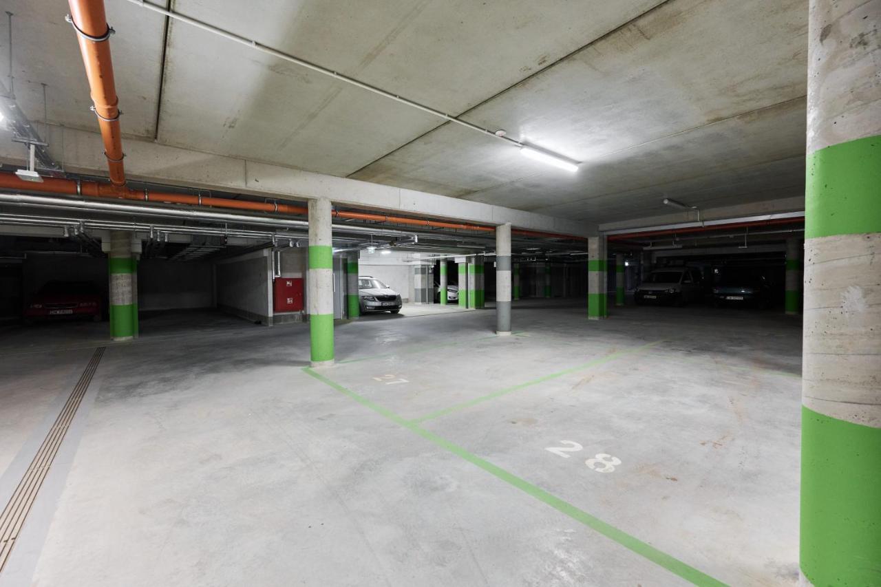 Apartment Wichrowa With Free Garage Wroclaw By Noclegi Renters Buitenkant foto
