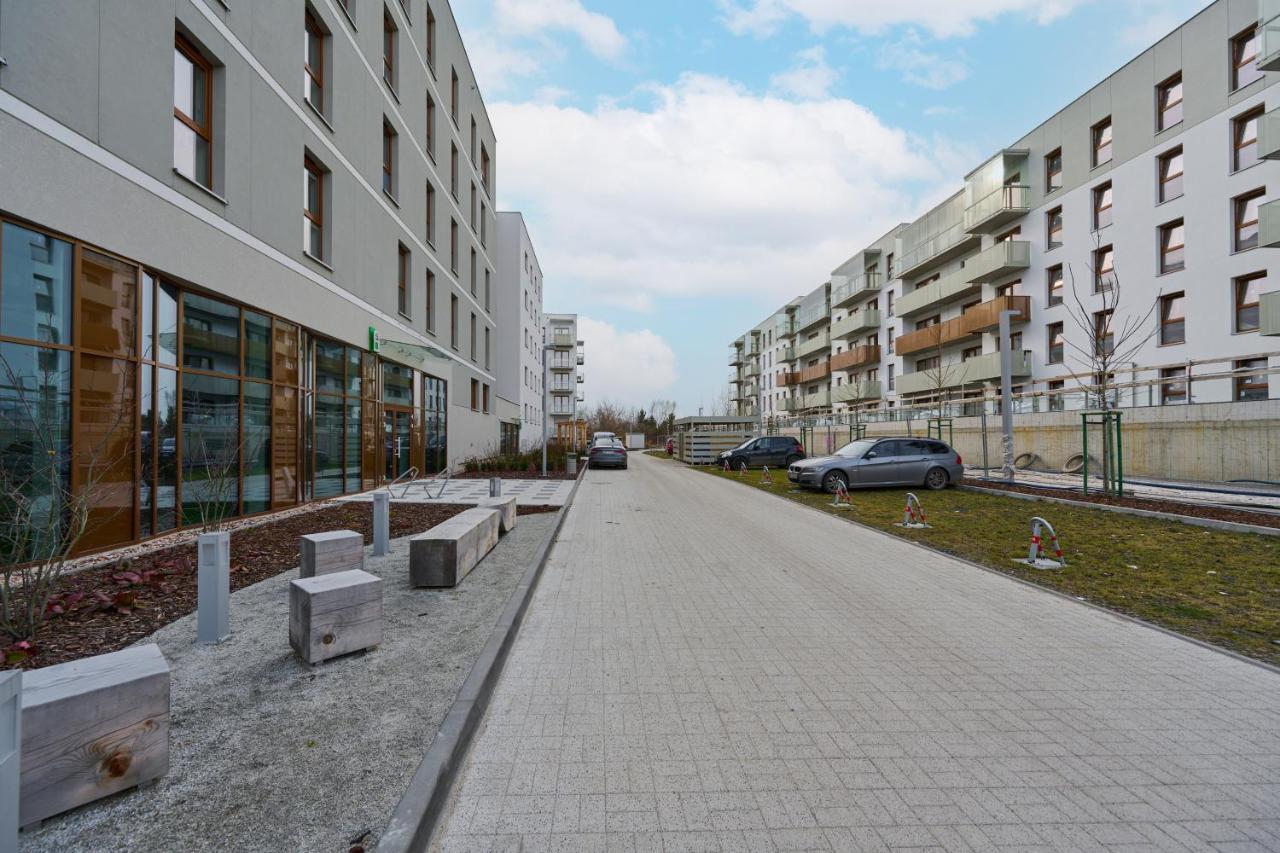 Apartment Wichrowa With Free Garage Wroclaw By Noclegi Renters Buitenkant foto