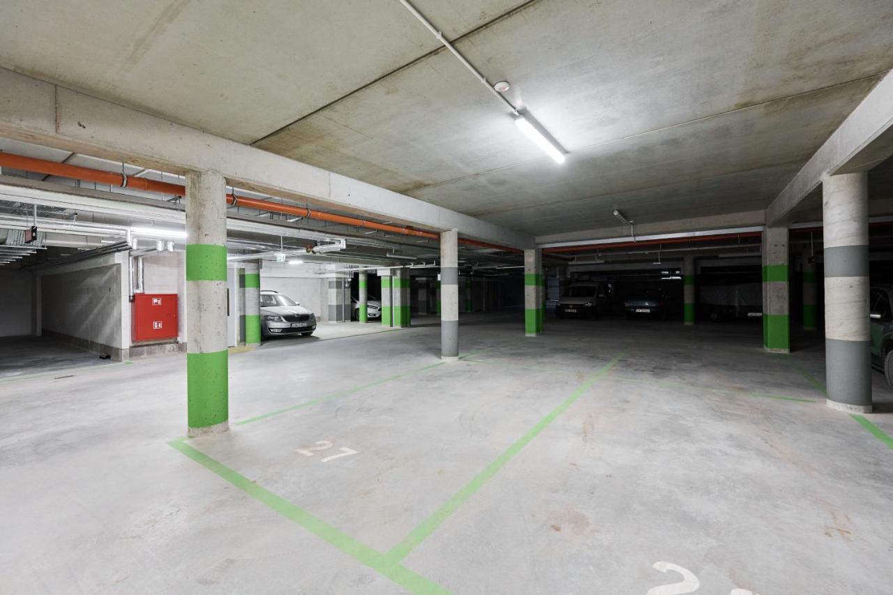 Apartment Wichrowa With Free Garage Wroclaw By Noclegi Renters Buitenkant foto