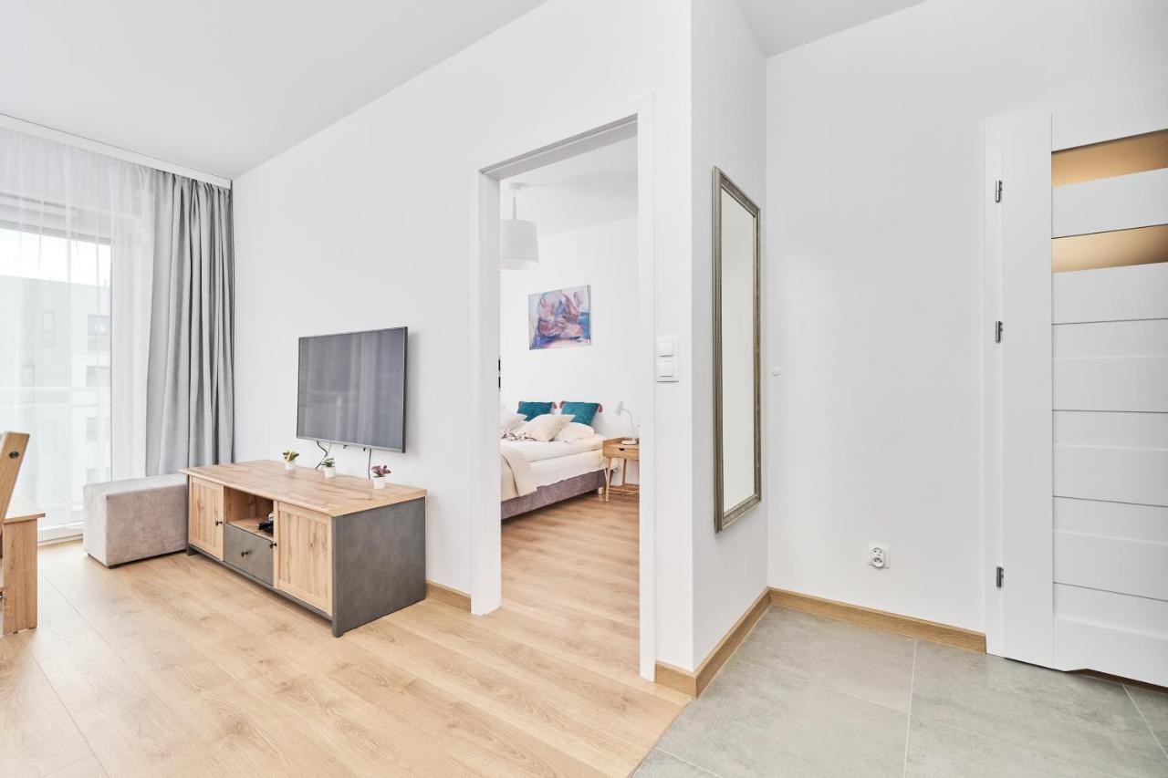 Apartment Wichrowa With Free Garage Wroclaw By Noclegi Renters Buitenkant foto