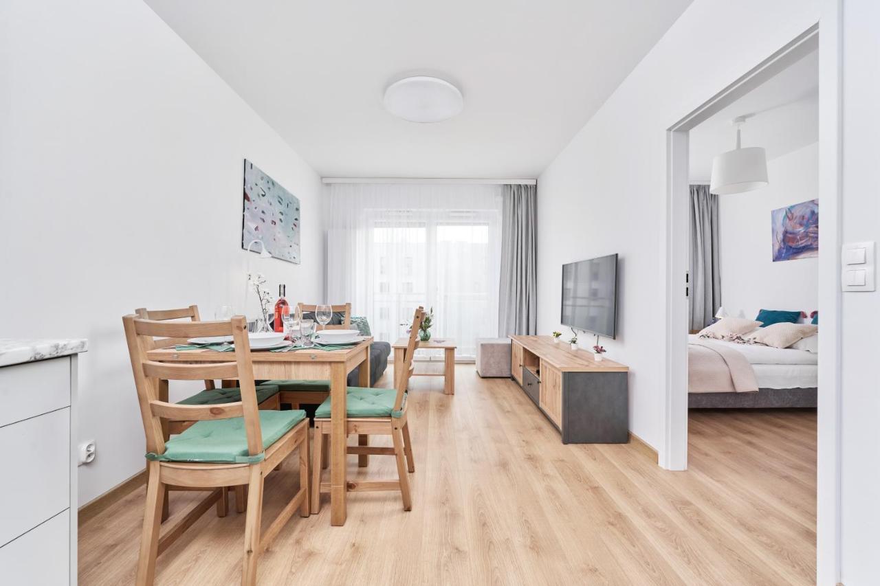 Apartment Wichrowa With Free Garage Wroclaw By Noclegi Renters Buitenkant foto