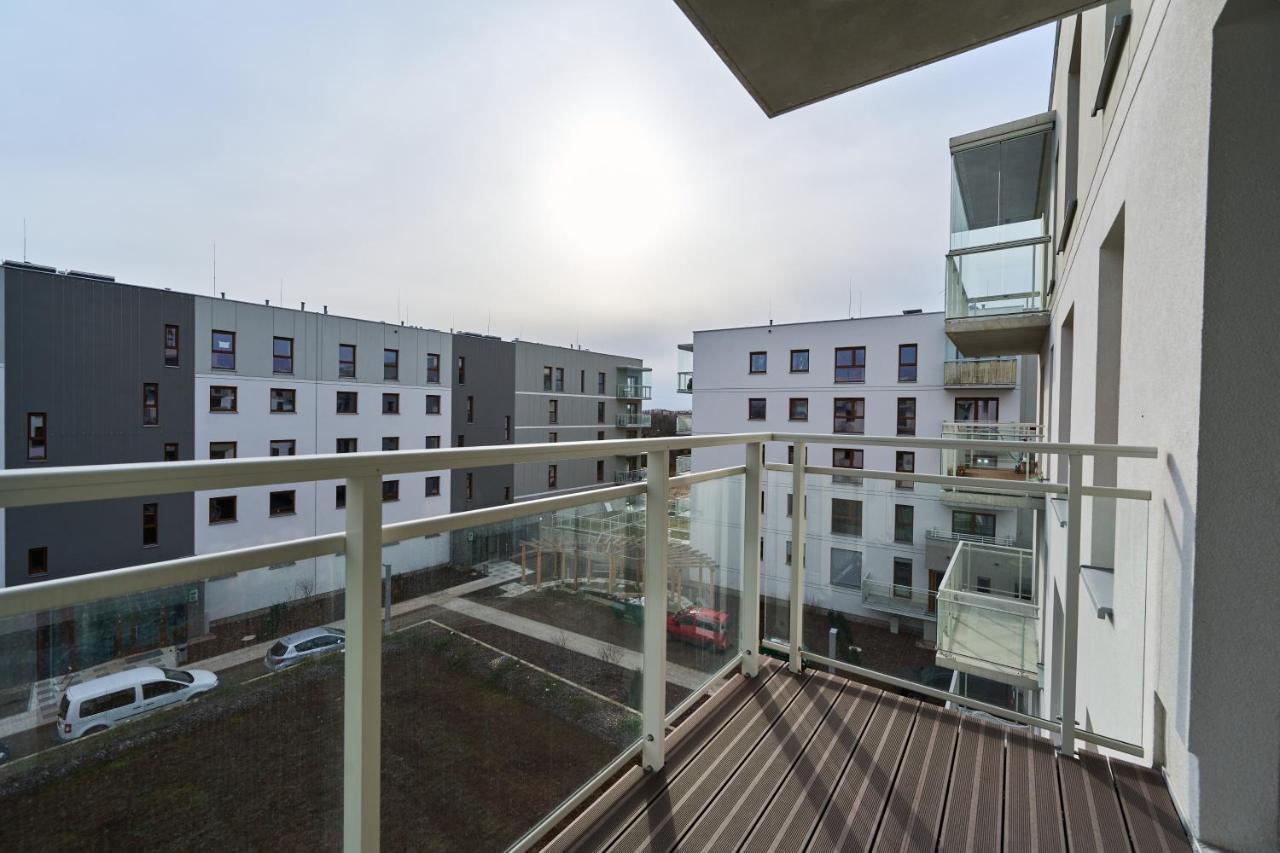 Apartment Wichrowa With Free Garage Wroclaw By Noclegi Renters Buitenkant foto