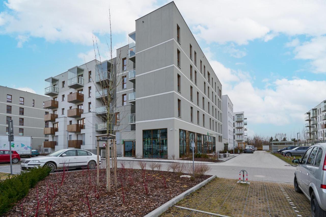 Apartment Wichrowa With Free Garage Wroclaw By Noclegi Renters Buitenkant foto