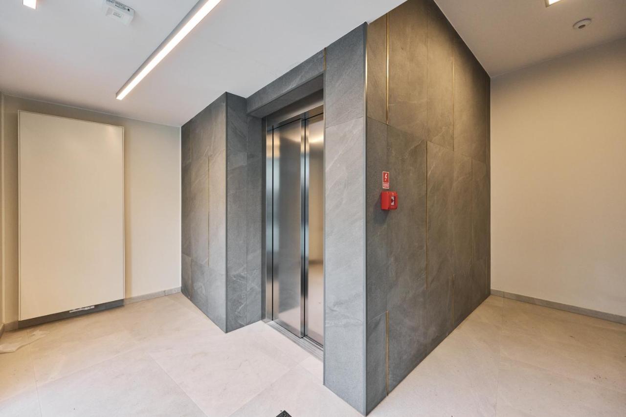 Apartment Wichrowa With Free Garage Wroclaw By Noclegi Renters Buitenkant foto