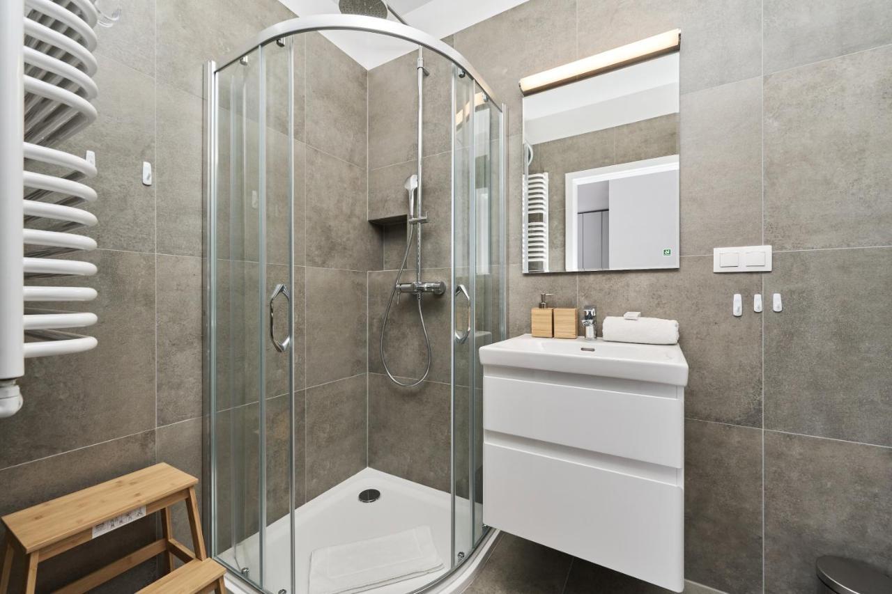 Apartment Wichrowa With Free Garage Wroclaw By Noclegi Renters Buitenkant foto