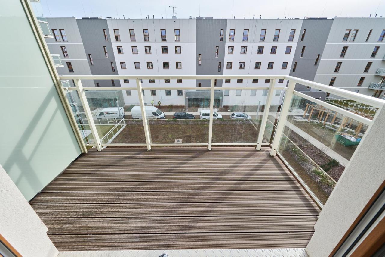 Apartment Wichrowa With Free Garage Wroclaw By Noclegi Renters Buitenkant foto