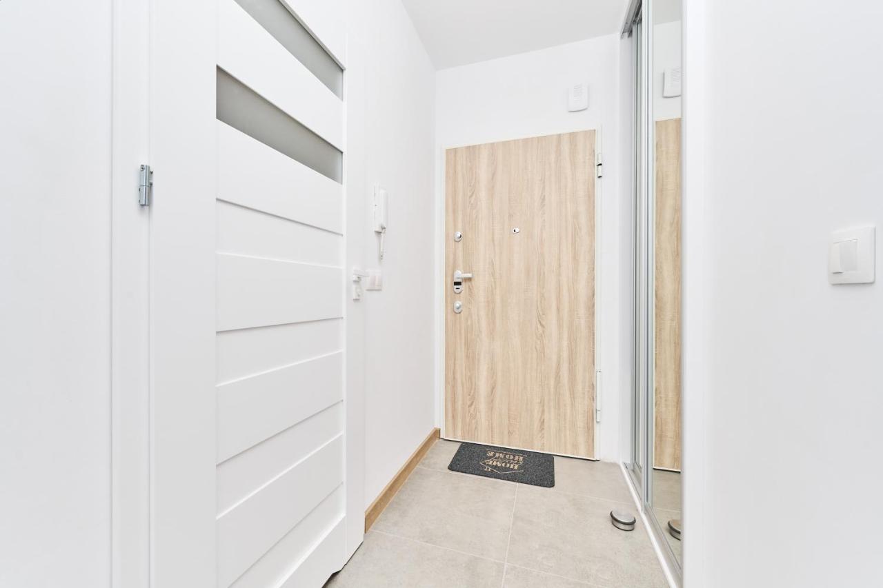 Apartment Wichrowa With Free Garage Wroclaw By Noclegi Renters Buitenkant foto