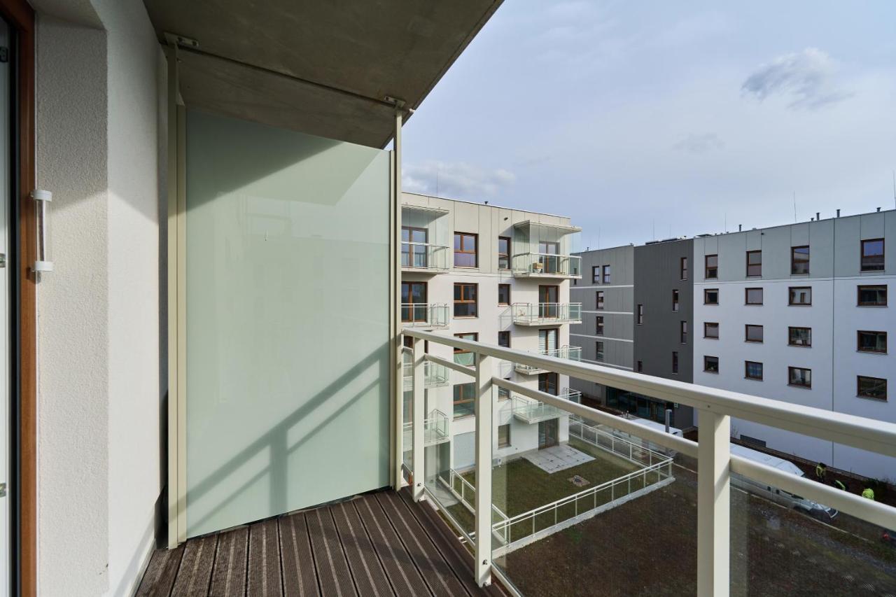 Apartment Wichrowa With Free Garage Wroclaw By Noclegi Renters Buitenkant foto