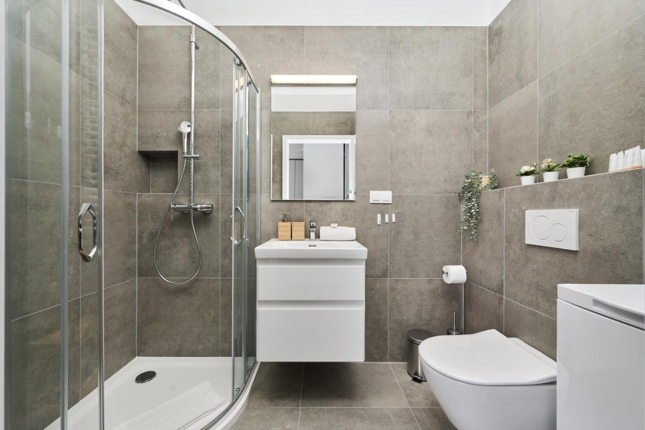 Apartment Wichrowa With Free Garage Wroclaw By Noclegi Renters Buitenkant foto